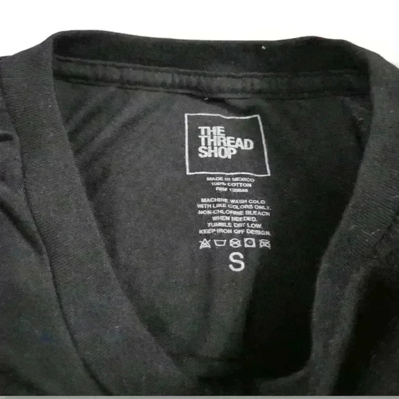 NWOT THE THREAD SHOP FOREIGNER 2018 TOUR SHIRT - Picture 2 of 3